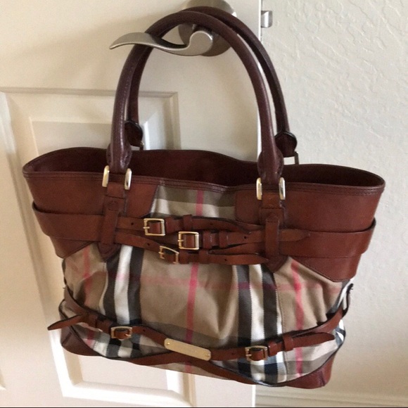 burberry belted bag